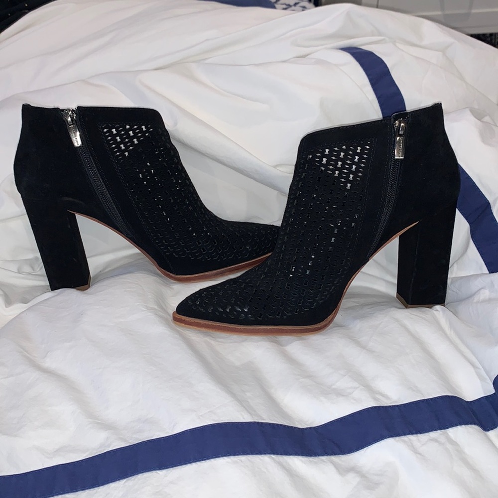 Vince Camuto Lorva Ankle Boot - Size 9
